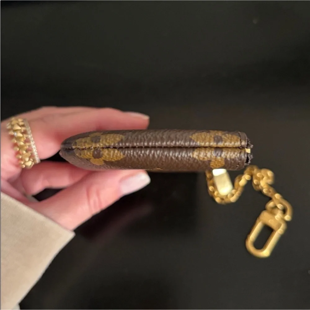 Louis Vuitton Monogram Canvas Key Pouch - Picture 3 of 12